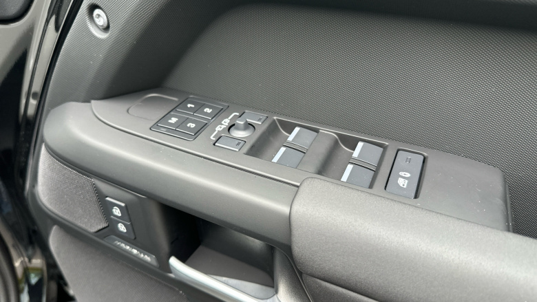 Land Rover Defender 3.0 D350 X-Dynamic SE 110 5dr Auto Diesel Estate